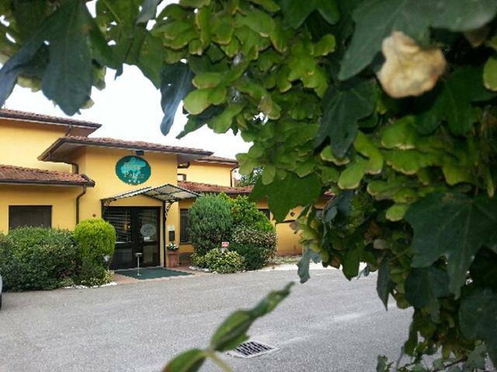 Hotel Parco Castelvetro Piacentino Bagian luar foto